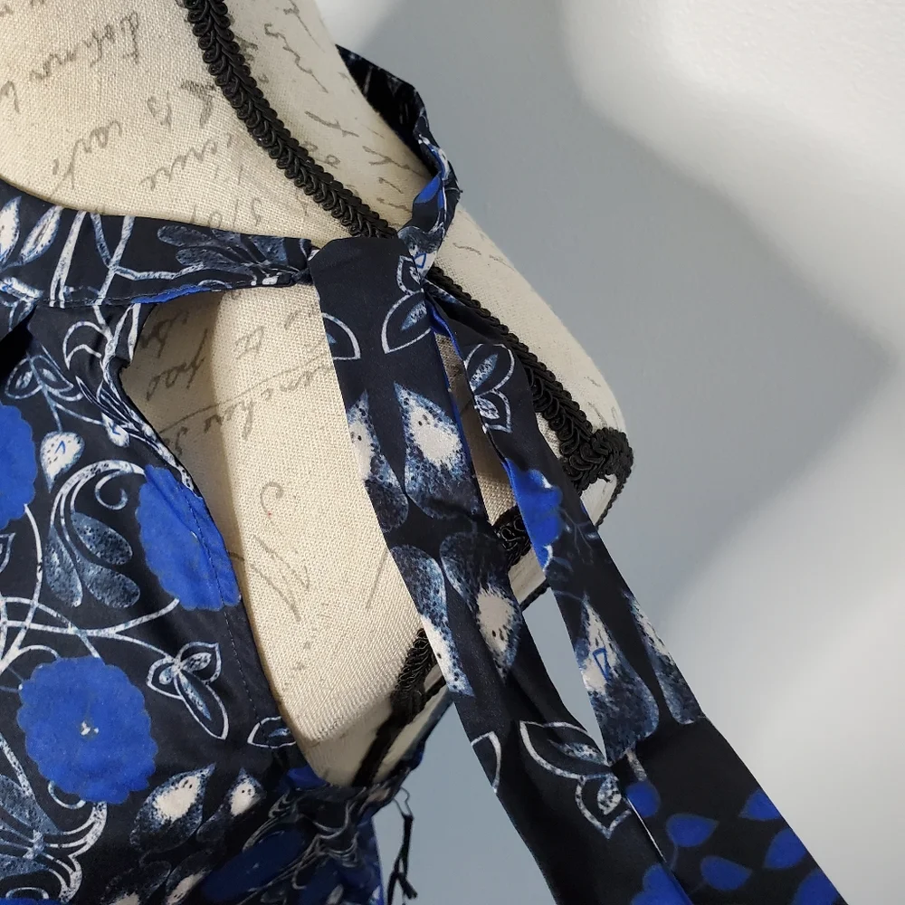 Doe & Rae blue abstract floral halter tank L - Picture 3 of 12